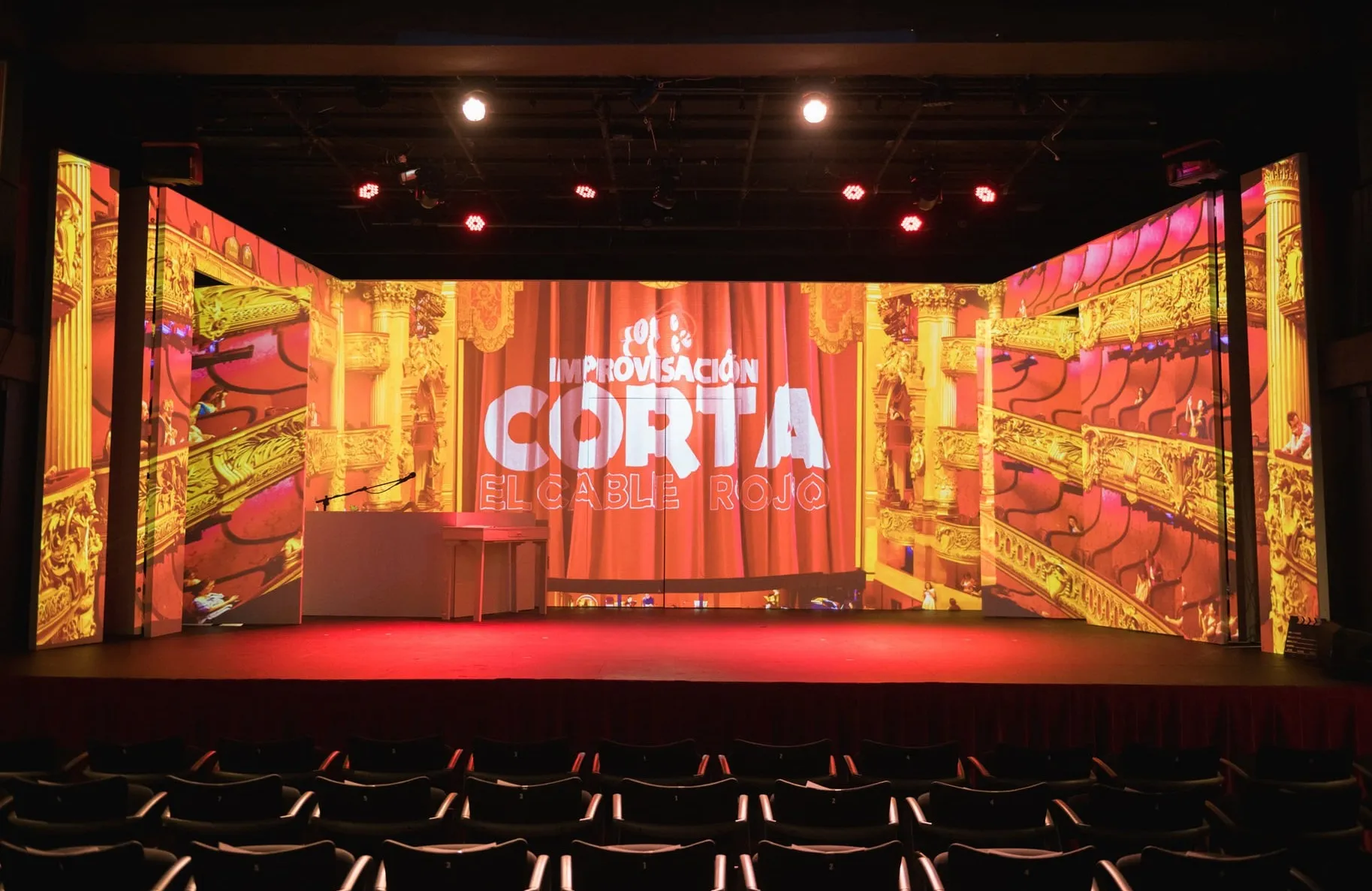 Escenari del Teatre Muntaner amb pantalles LED
